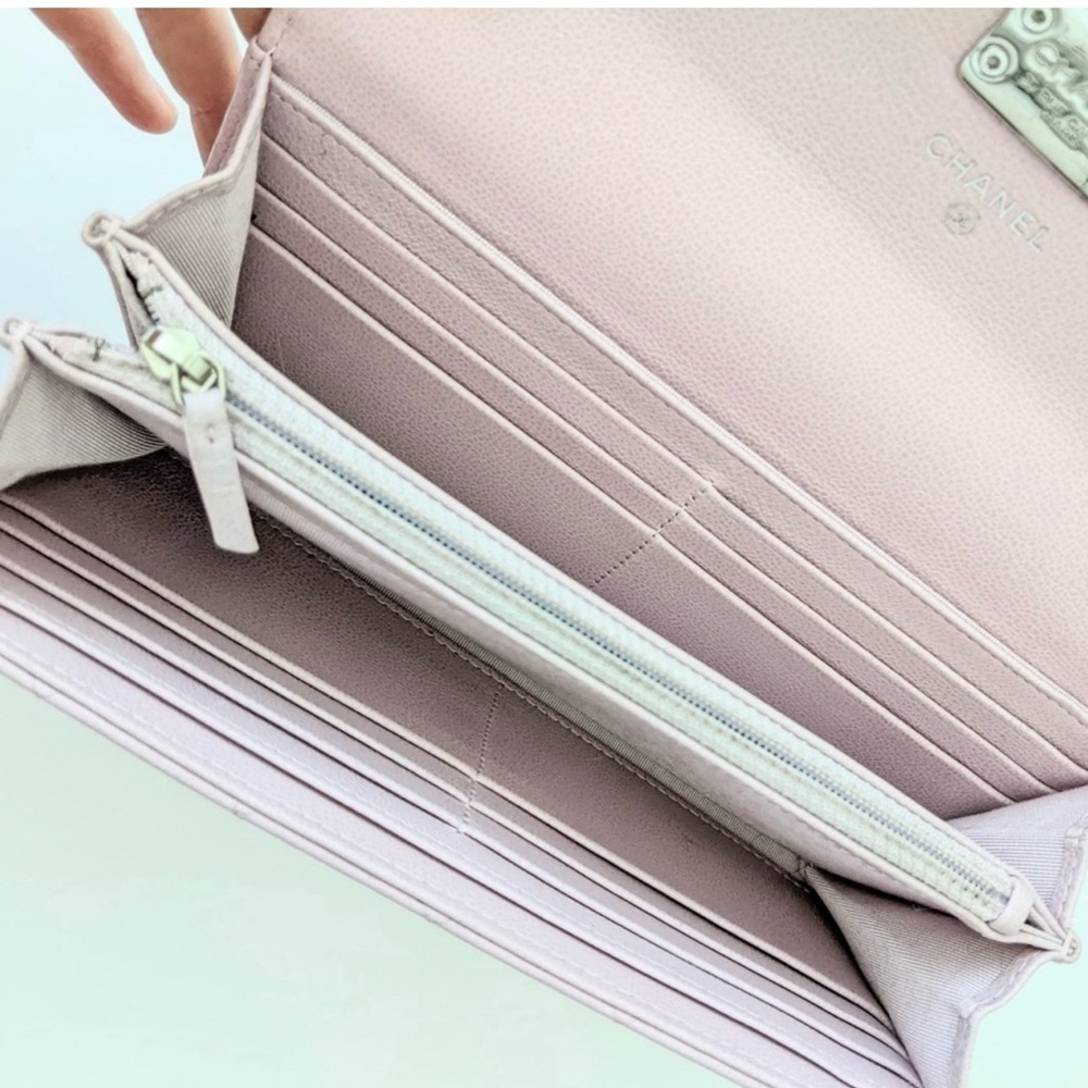 CHANEL Light Pink Quilted Clutch - Picture 3 of 14